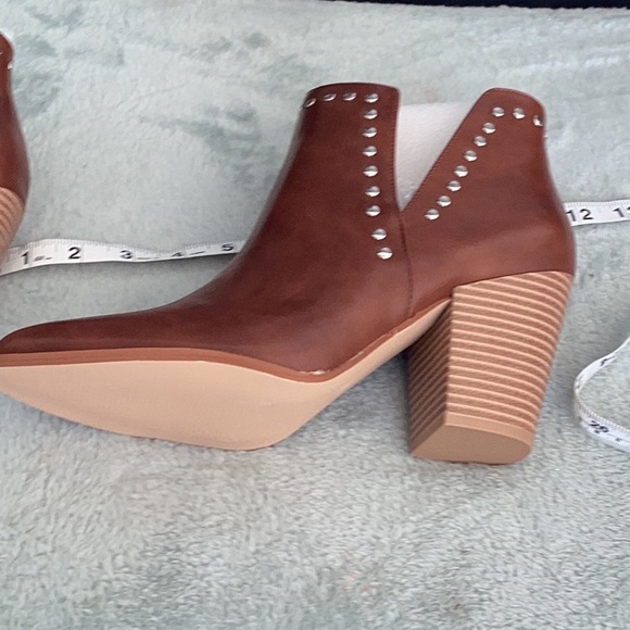 NWT Boots brown size 10 with silver trim  and 3.5 inch heels - Picture 6 of 11